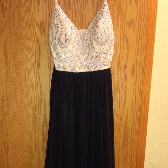 Prom dress- Size 9 - Picture 4 of 5